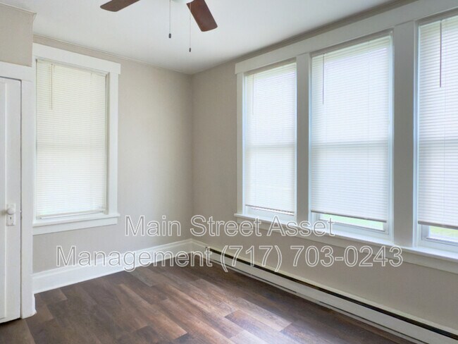 Building Photo - 122 Houston Ave