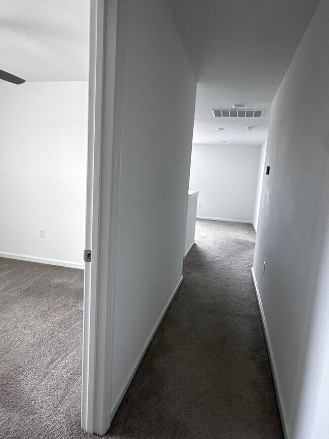 Building Photo - Spacios 4 Bedroom Home for Rent in Orlando - Available NOW!