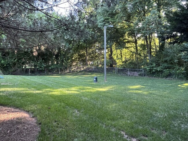 Building Photo - Refreshed 3 Bedroom End Unit Townhome near...