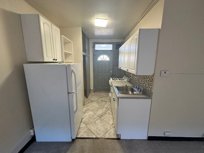 Interior Photo - 1026 Lyon