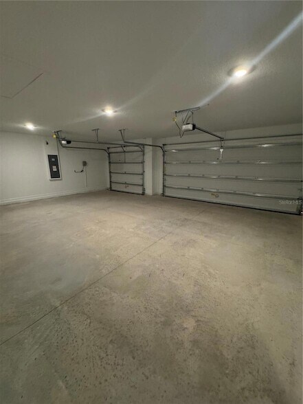 Building Photo - 8283 SW 42nd Cir