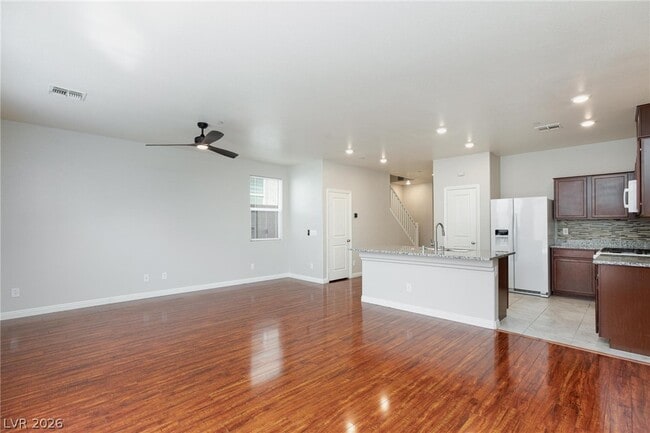 Building Photo - 5327 Lazy Breeze Ave