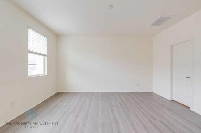 Building Photo - Beautifully 2019-Built 3 Beds 2.5 Baths 1,468 Sqft Home in Eastvale!