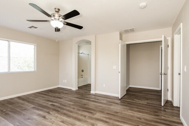 Building Photo - 2656 S 89th Ave