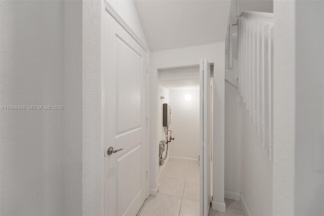 Building Photo - 640 NE 207th St