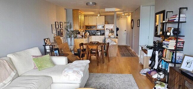 Building Photo - 2020 N Lincoln Park W