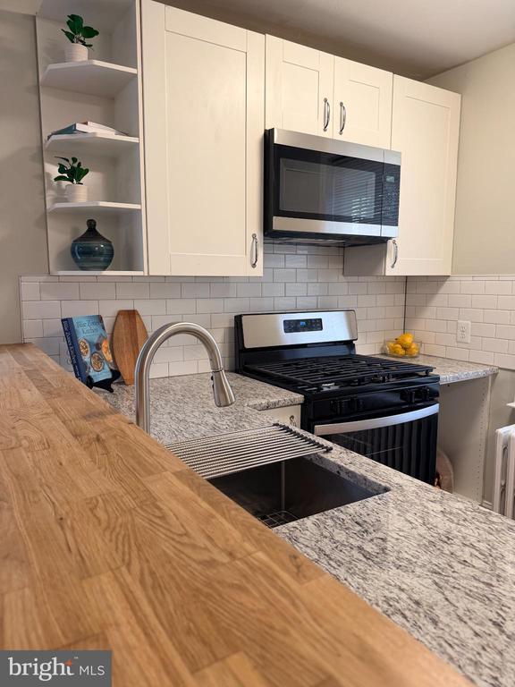 Building Photo - 5359 Ames St NE