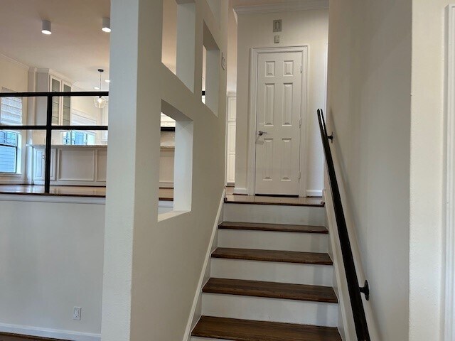Building Photo - 6401 Pickens St