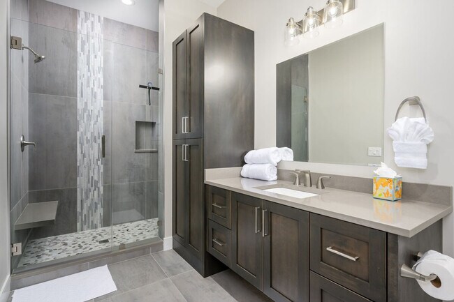 Building Photo - 8742 E Woodley Way