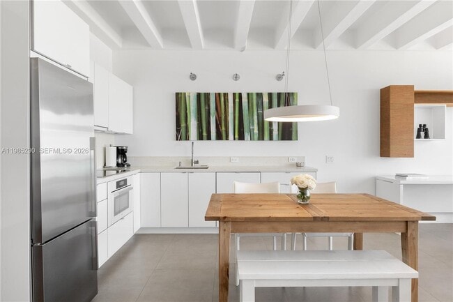 Building Photo - 4925 Collins Ave