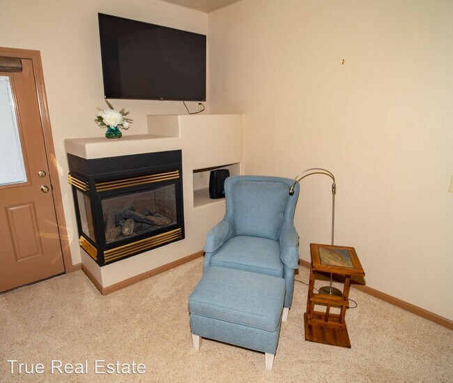 Building Photo - 4 br, 3.5 bath House - 243 E Jeffrey Pine Rd
