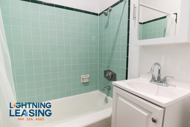 Building Photo - 1732 Wilton Pl