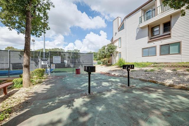 Building Photo - 2304 Balsam Dr