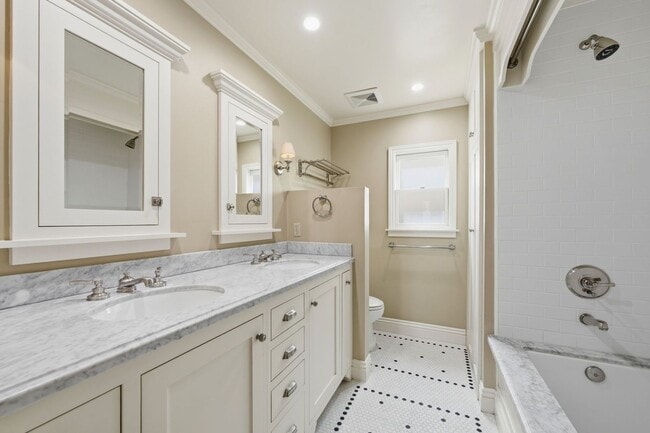 Building Photo - 1520 Miramar Dr