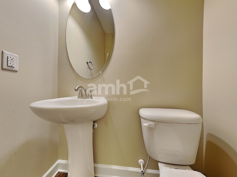 Building Photo - 524 McCarthy Dr