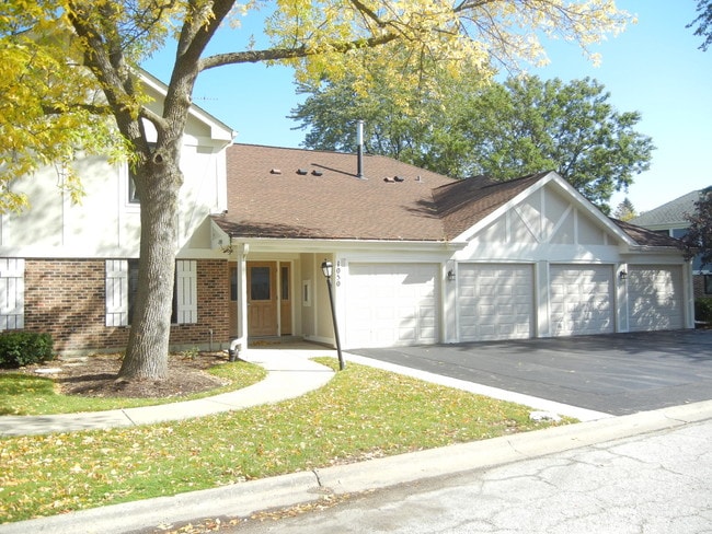 Primary Photo - 1050 Southbury Ln