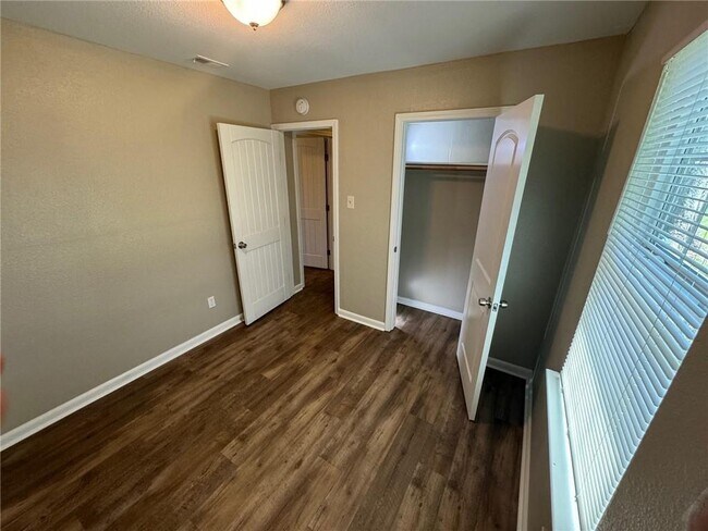 Building Photo - 9851 Abbeys Ln