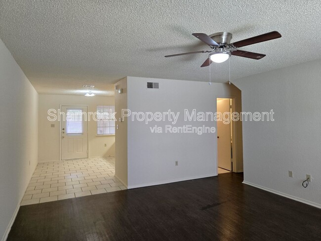 Building Photo - 911 Lancelot Cir