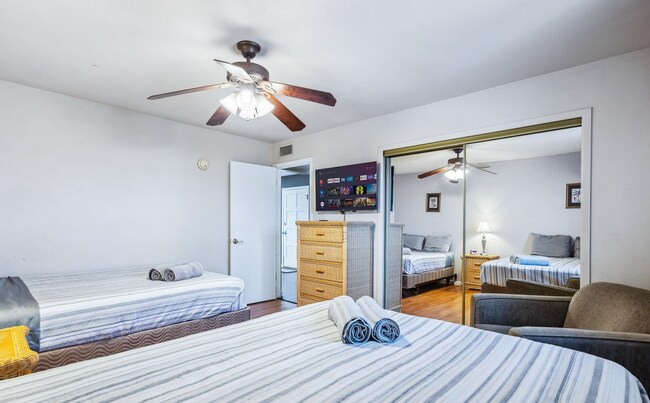 Building Photo - Furnished, Short term or long term Condo with community Pool