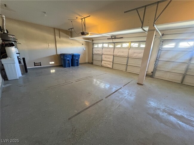 Building Photo - 2647 Hourglass Dr