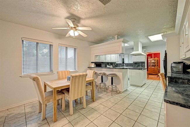 Building Photo - 3631 Glenpine Dr