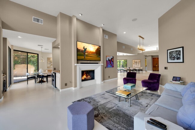 Building Photo - 76895 Avenida Fernando