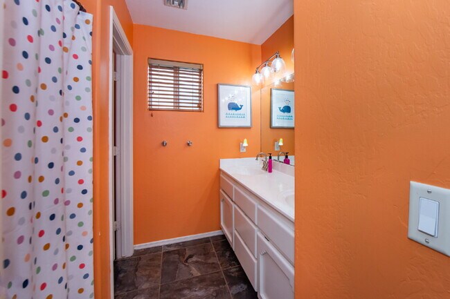 Building Photo - Spacious 3-Bedroom Oasis with Pool in Yuma...
