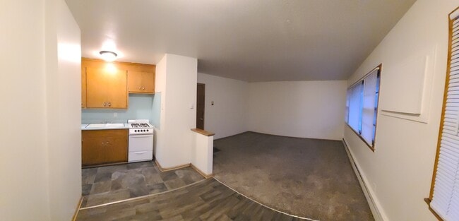 Building Photo - 990 Lynde Dr NE