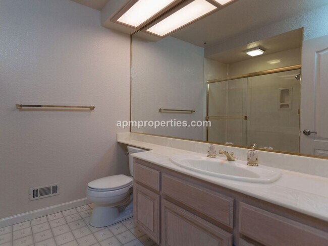 Building Photo - Elegant 4 Bedroom, 3 bath, 3-Car Garage in...