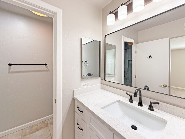 Building Photo - SD: Spacious 4BD/2BA Home in Mira Mesa with Large Backyard, 2-Car Garage & In-Unit Laundry