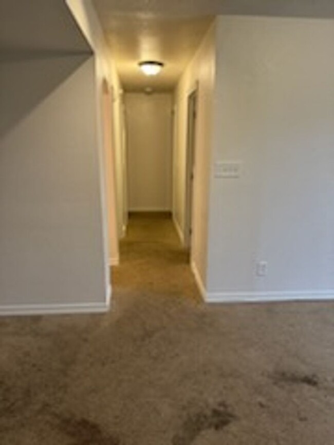 Building Photo - Calling all renters!! Make this your home ...