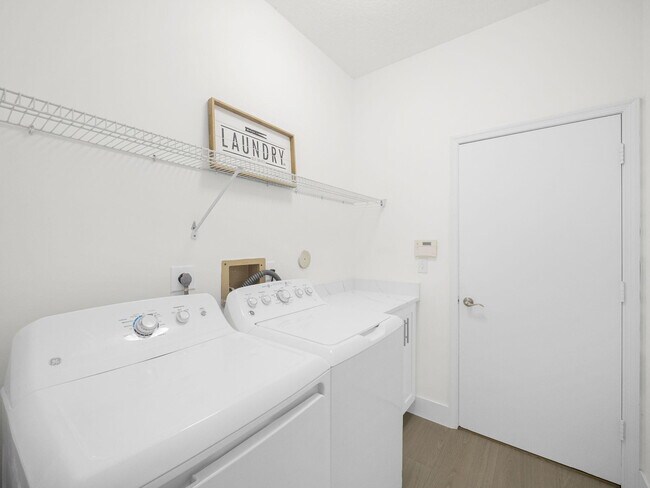 Building Photo - 9070 Cypress Hollow Dr