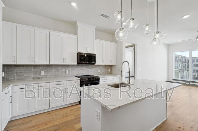 Building Photo - 2700 Old Denton Rd