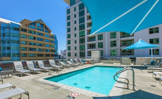 Building Photo - 425 W Beech St