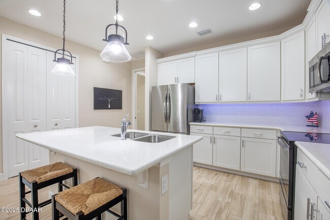 Building Photo - 225 St Somewhere Dr