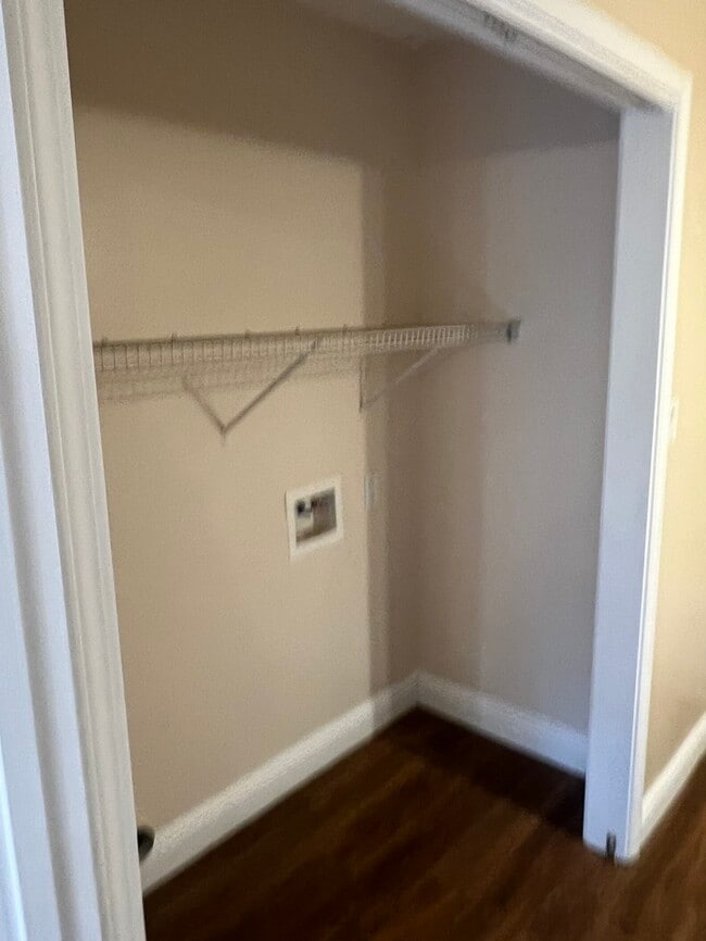 Building Photo - Beautiful 2/1 House in pass Christian, MS