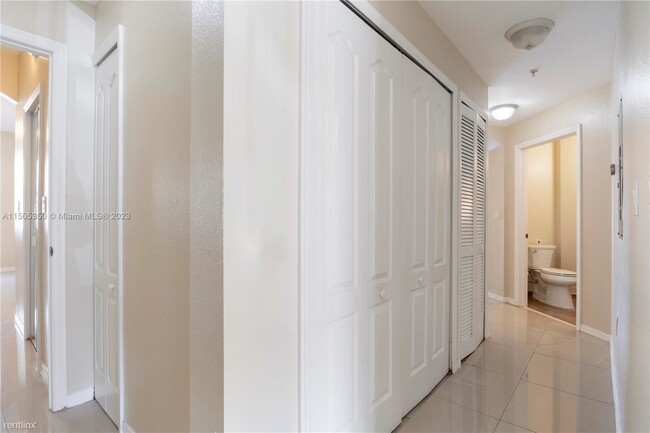 Building Photo - 3 br, 2.5 bath Condo - 8912 W Flagler St A...