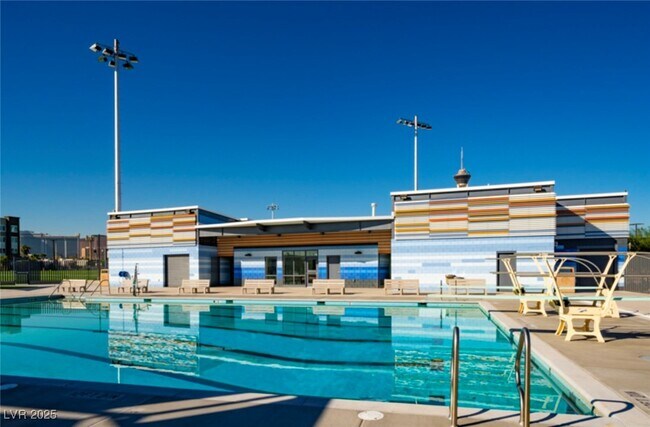 Building Photo - 2020 Santa Paula Dr