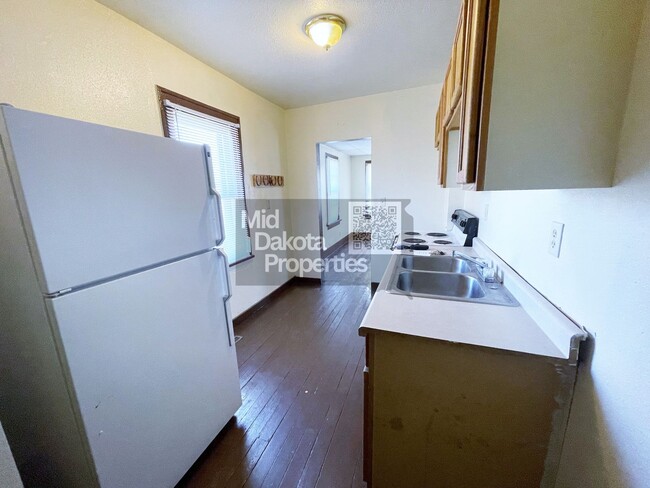 Building Photo - 601 S Lawler- 2 Bedroom House