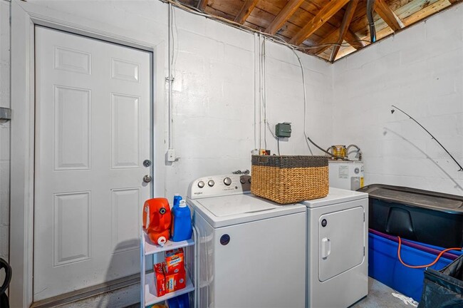 Building Photo - 1411 Pine Brook Dr
