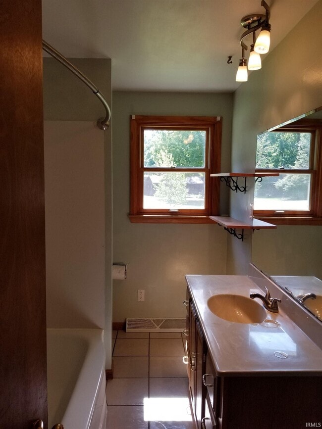 Building Photo - 311 Blake Dr