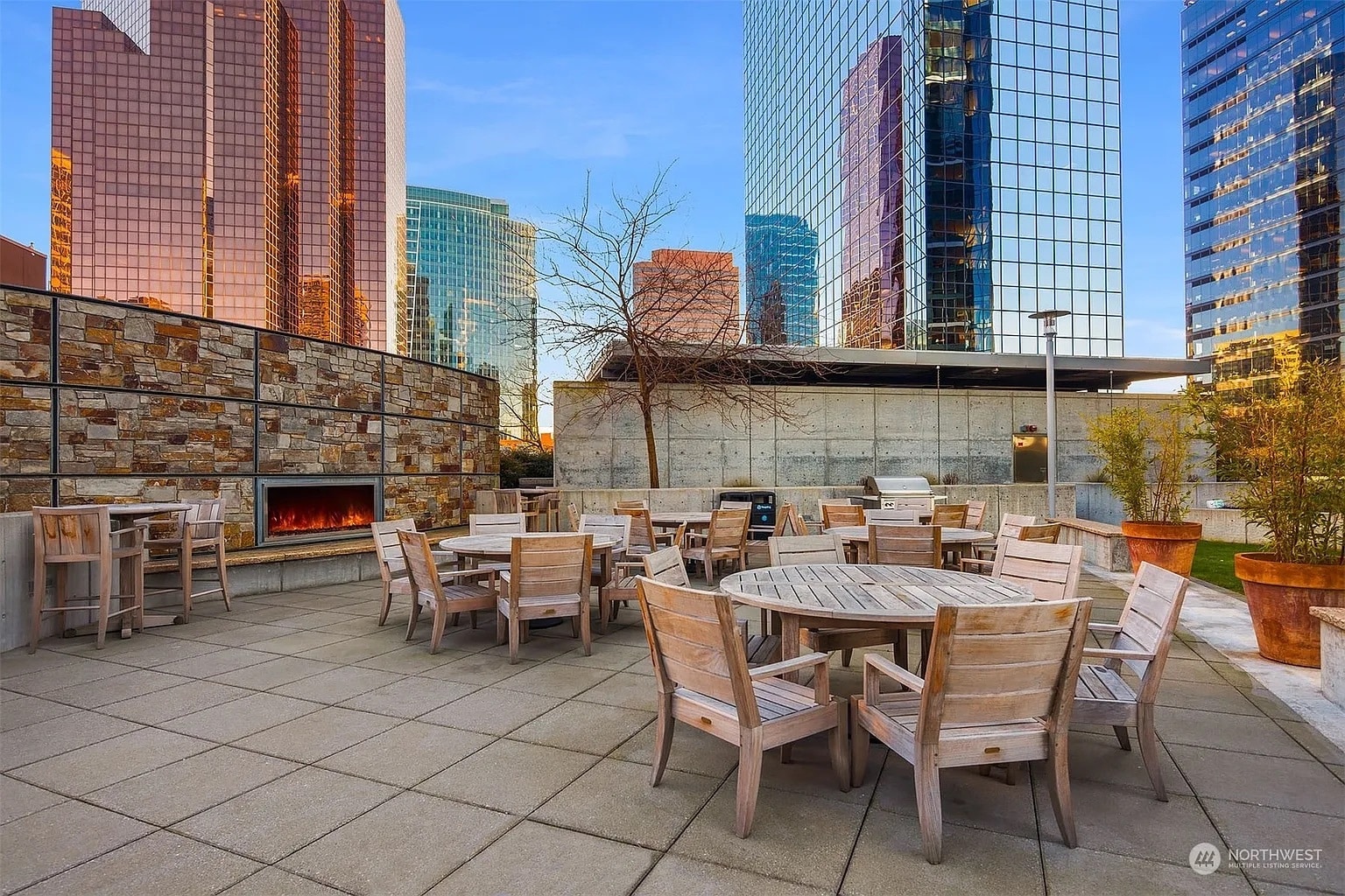 Outdoor BBQ & Fireplace - 10700 NE 4th St