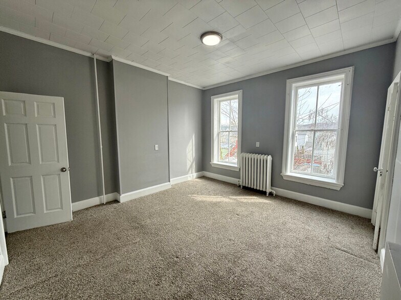 Building Photo - 4 Riverside Ave