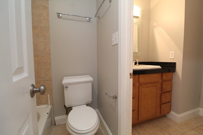 Building Photo - Updated Northeast Pensacola 3BR End-Unit Townhome Near UWF & Cordova Mall with Fresh Paint, New C...