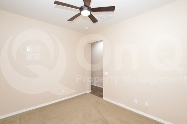 Building Photo - 1522 E Hummingbird Way