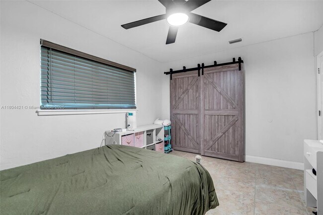 Building Photo - 15400 SW 84th Ave