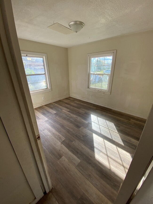 Building Photo - 625 Holmes Ave