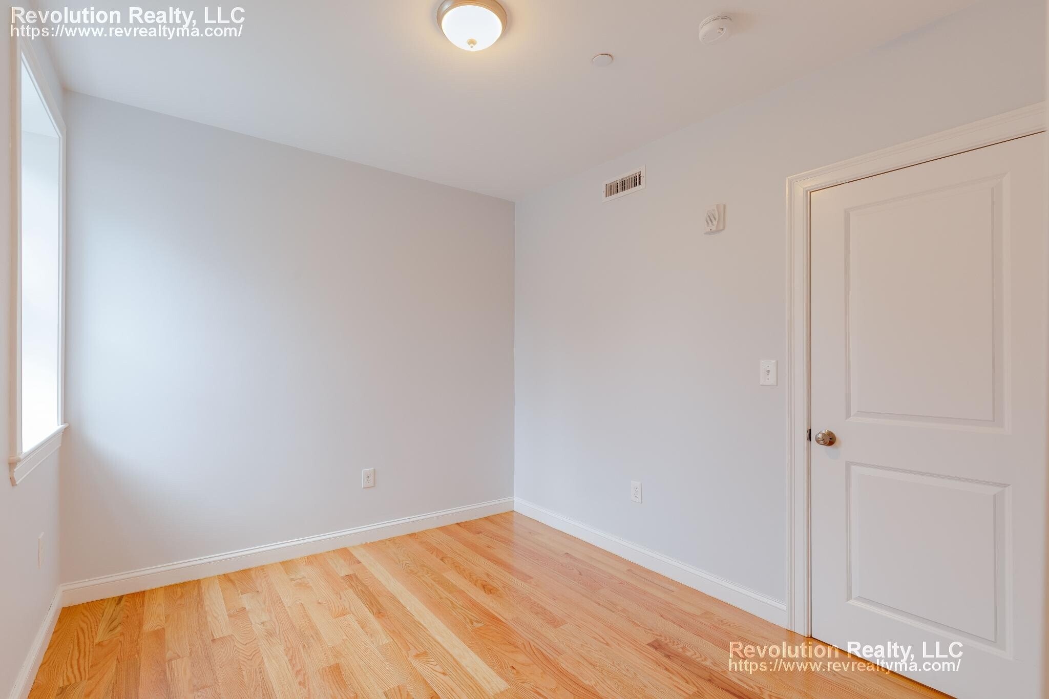 Building Photo - 15 Kenilworth St