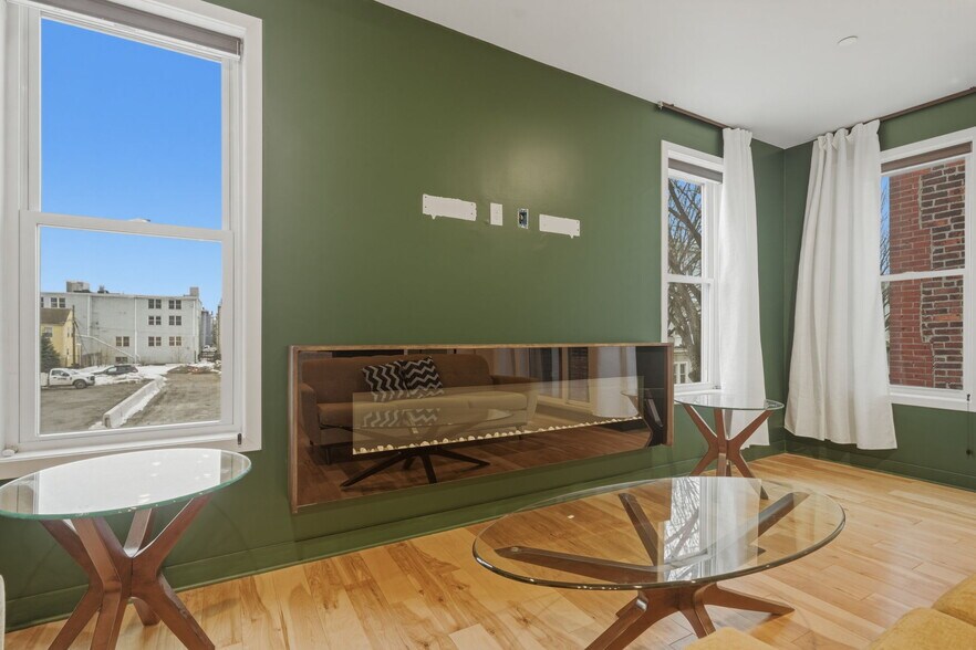 Building Photo - 186 Paris St