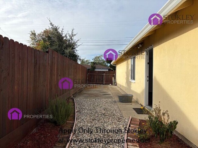 Building Photo - 1920 Encima Dr